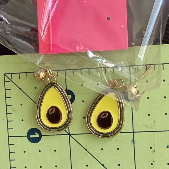 Avocado earrings - Picture 2 of 2